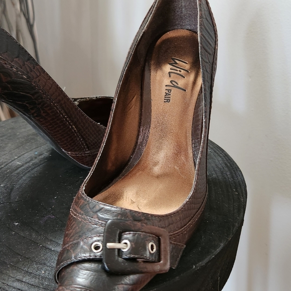 Shoes - Picture 2 of 4